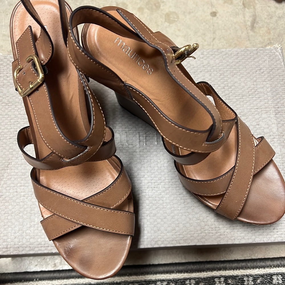 Like new brown leather wedges. Perfect for summer!